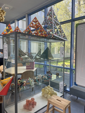 Profilfach Reine Mathematik besucht Ausstellung ix-quadrat